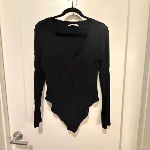 Mango Tops - Mangopop Black Long Sleeve V-Neck Bodysuit – Women’s Size L
